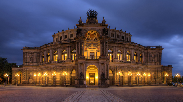 semper oper dresden image taken at night